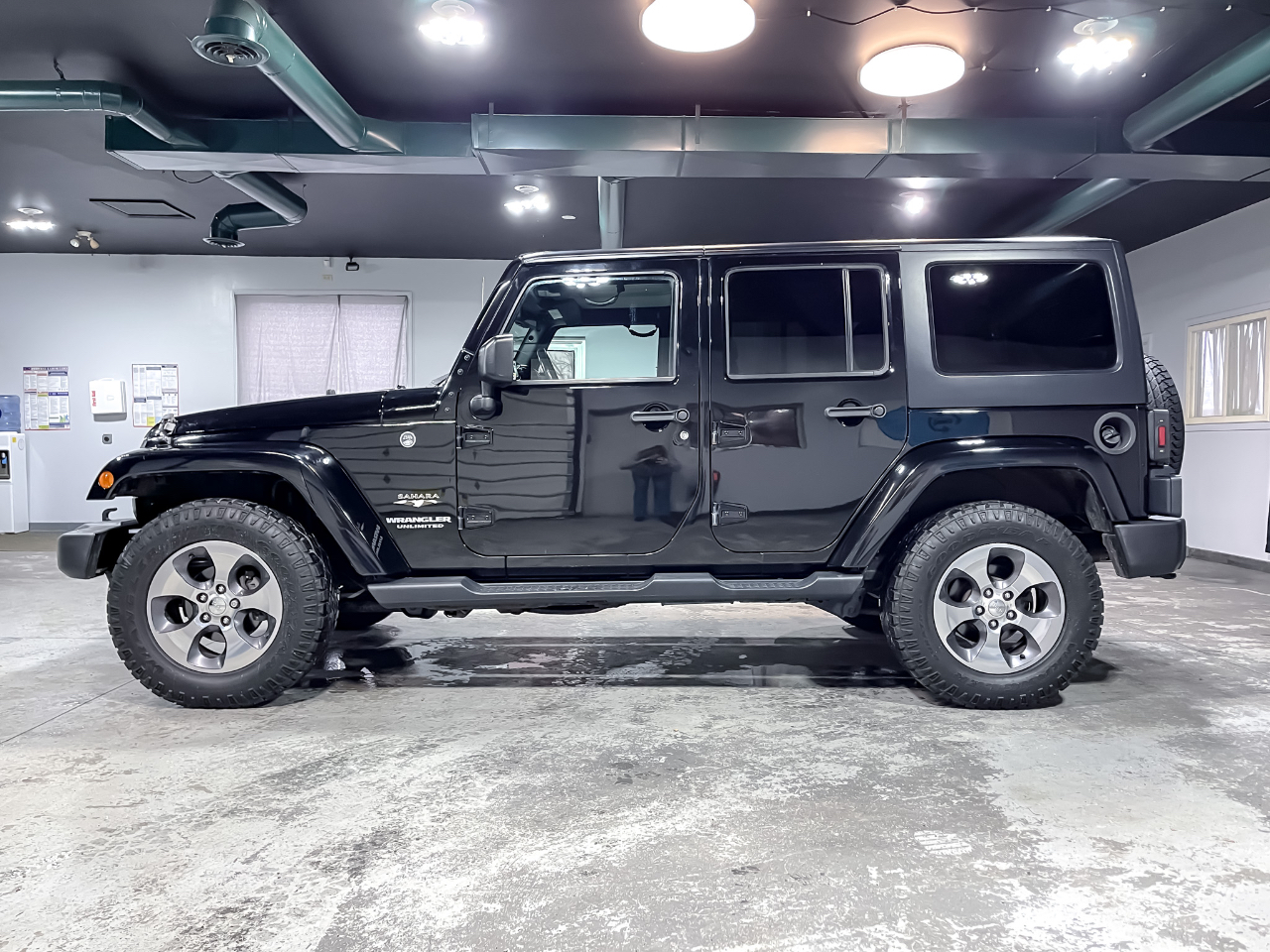 Jeep Wrangler Unlimited 4WD 4dr Sahara 2016