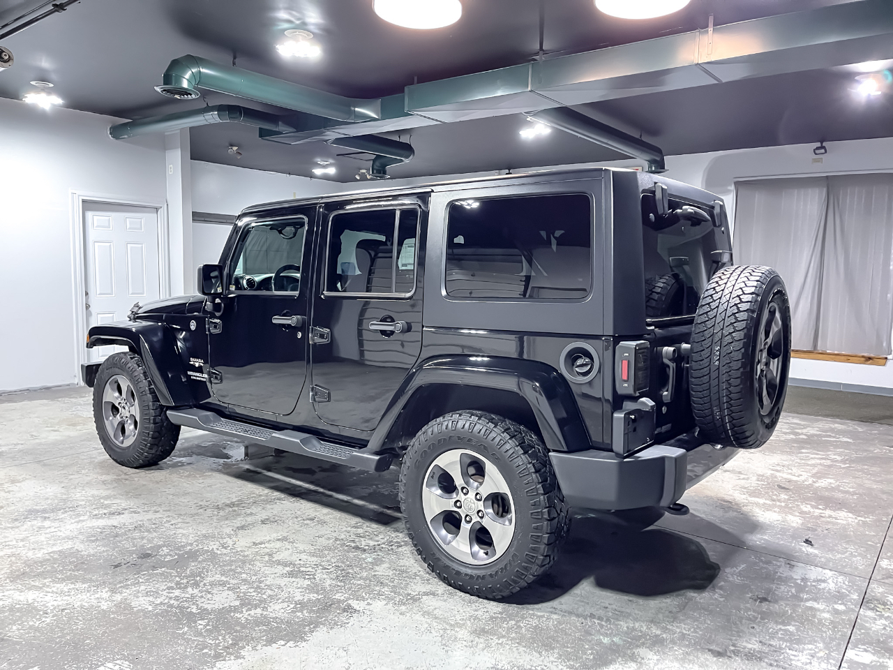 Jeep Wrangler Unlimited 4WD 4dr Sahara 2016