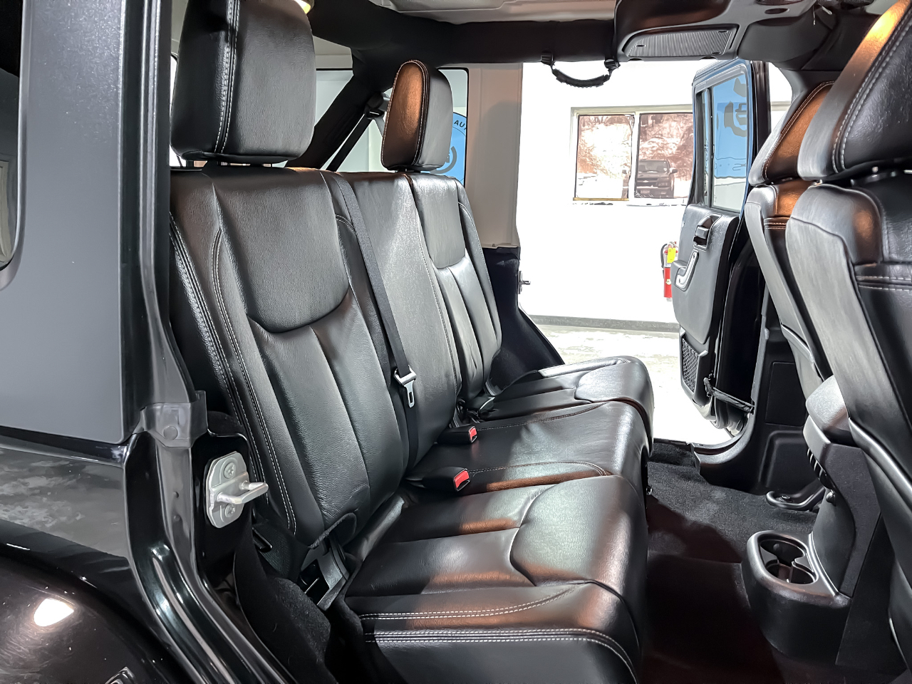 Jeep Wrangler Unlimited 4WD 4dr Sahara 2016