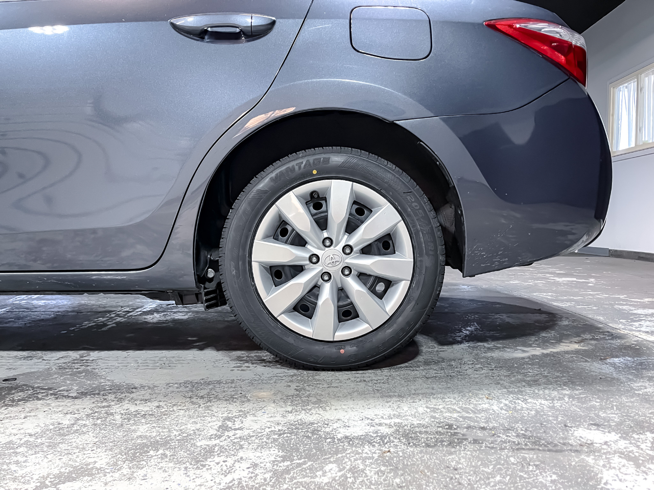 Toyota Corolla 4dr Sdn CVT LE Premium (Natl) 2015