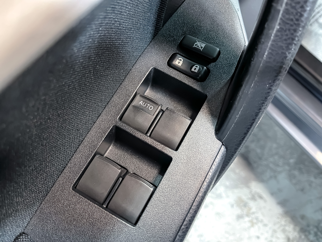 Toyota Corolla 4dr Sdn CVT LE Premium (Natl) 2015