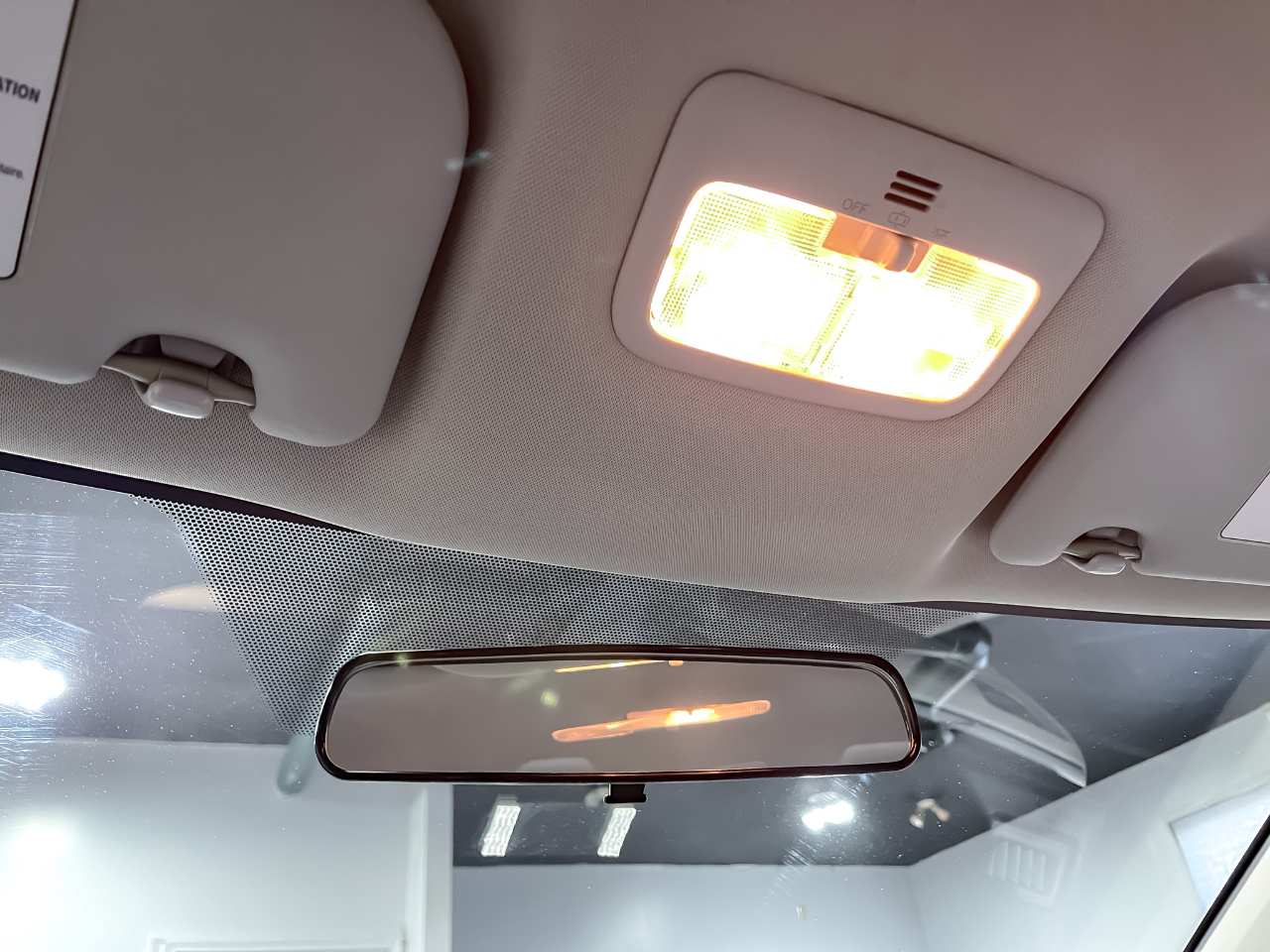 Toyota Corolla 4dr Sdn CVT LE Premium (Natl) 2015