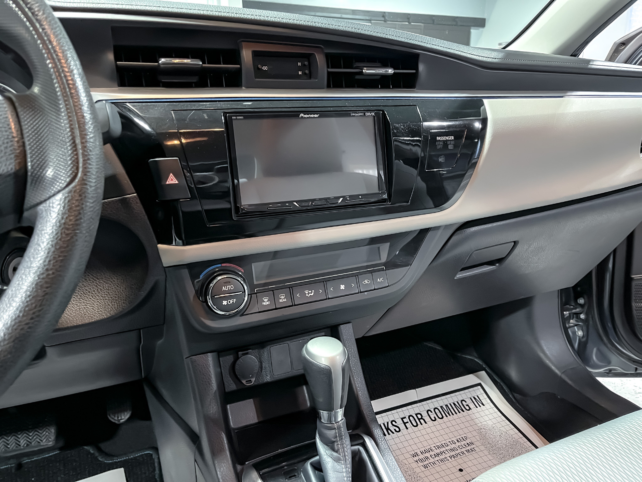 Toyota Corolla 4dr Sdn CVT LE Premium (Natl) 2015