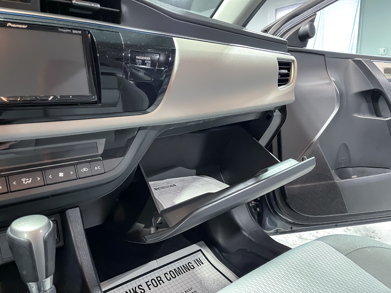 Toyota Corolla 4dr Sdn CVT LE Premium (Natl) 2015