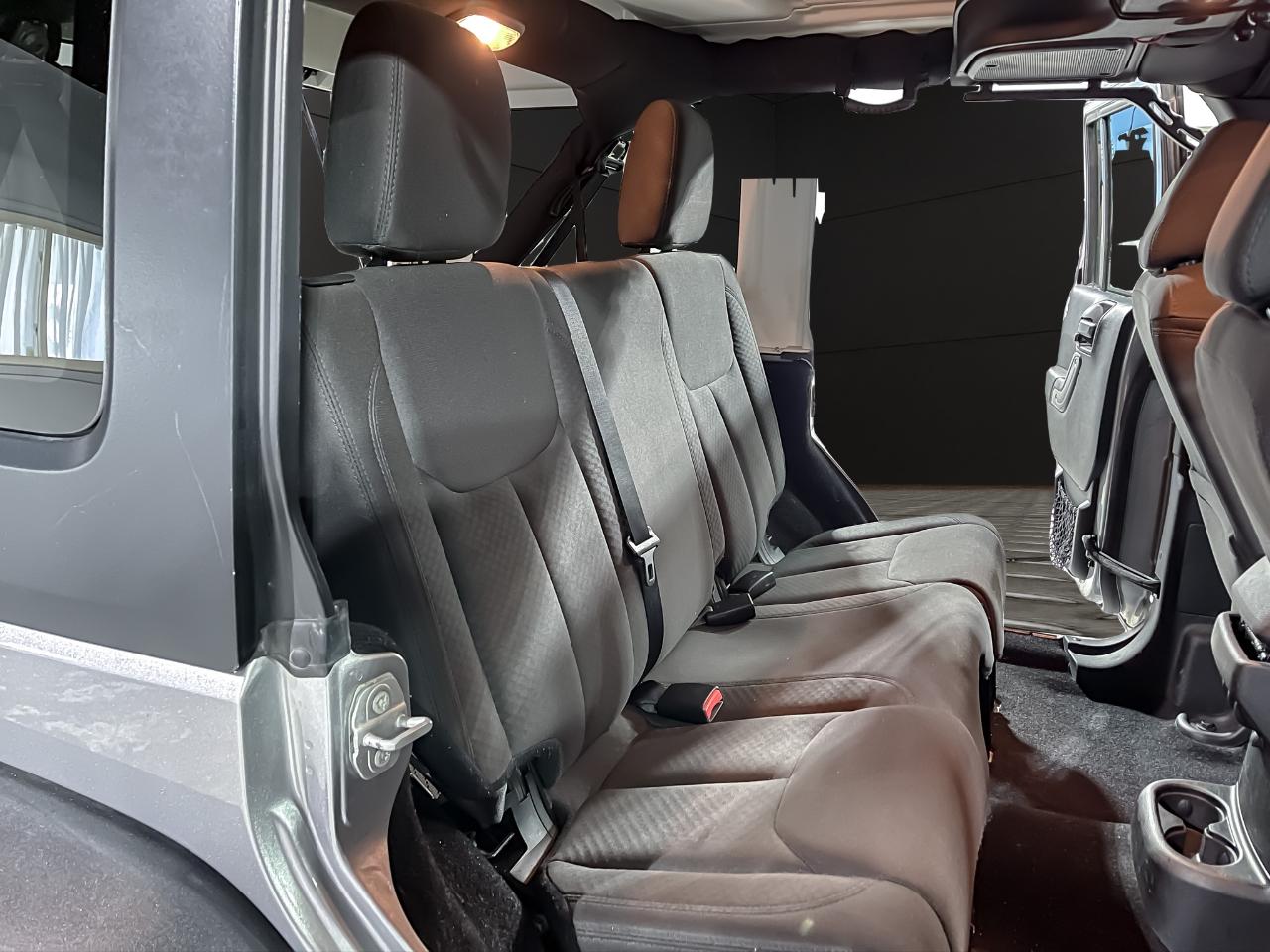 Jeep Wrangler Unlimited 4WD 4dr Sport 2016