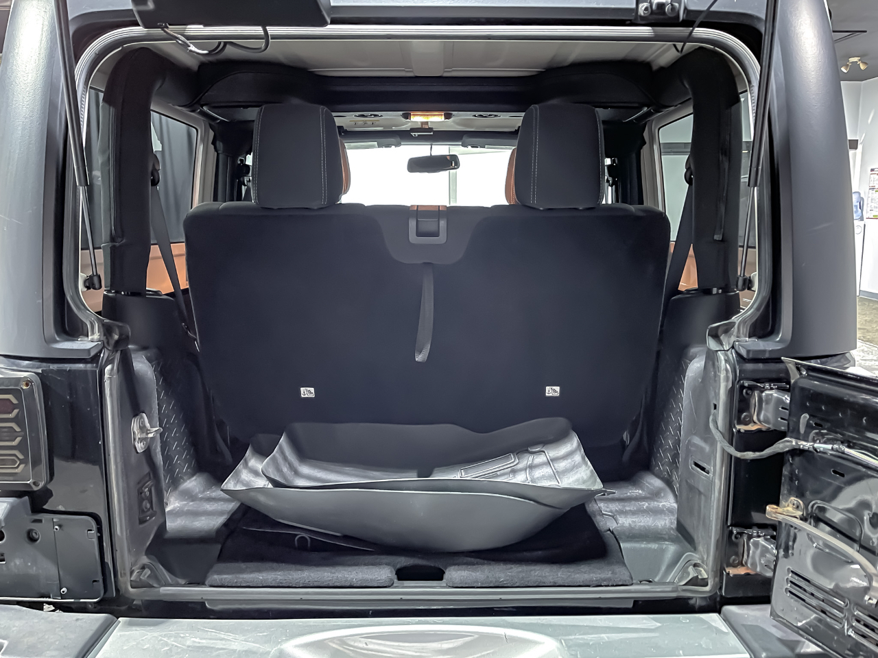 Jeep Wrangler 4WD 2dr Sahara 2015