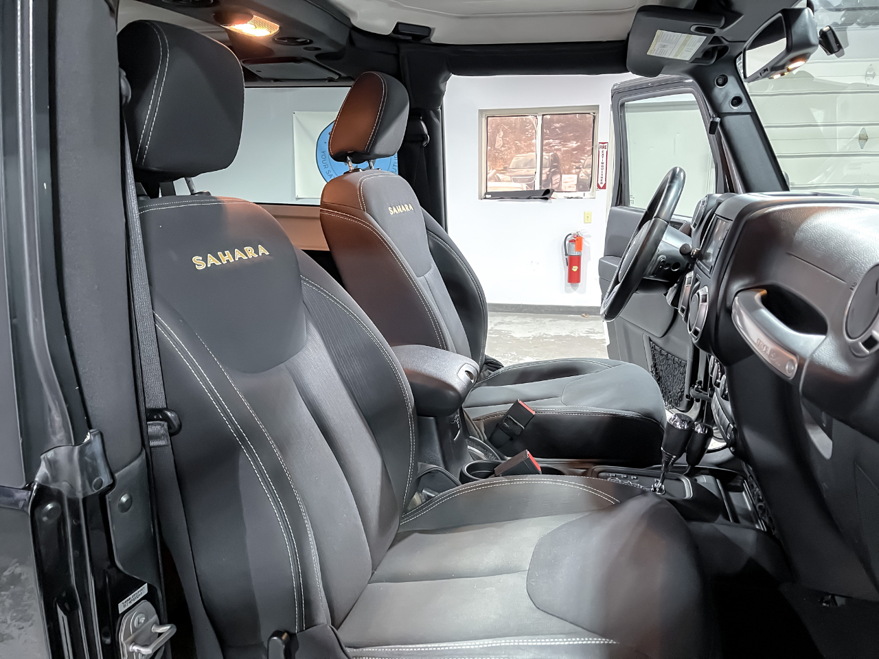 Jeep Wrangler 4WD 2dr Sahara 2015