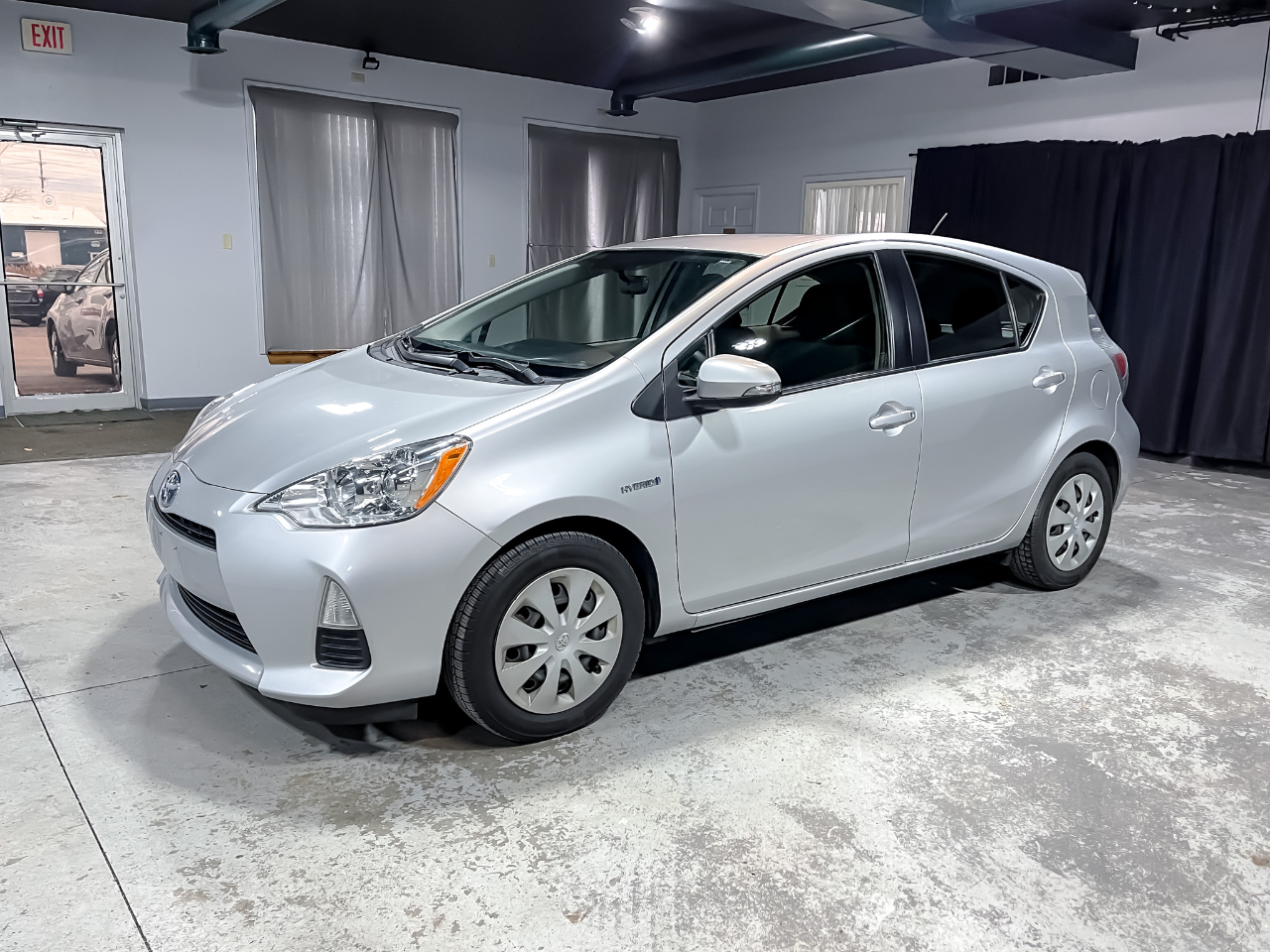 Toyota Prius c 5dr HB Three (Natl) 2012