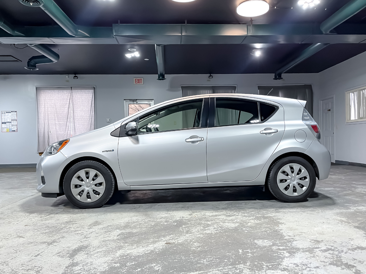 Toyota Prius c 5dr HB Three (Natl) 2012