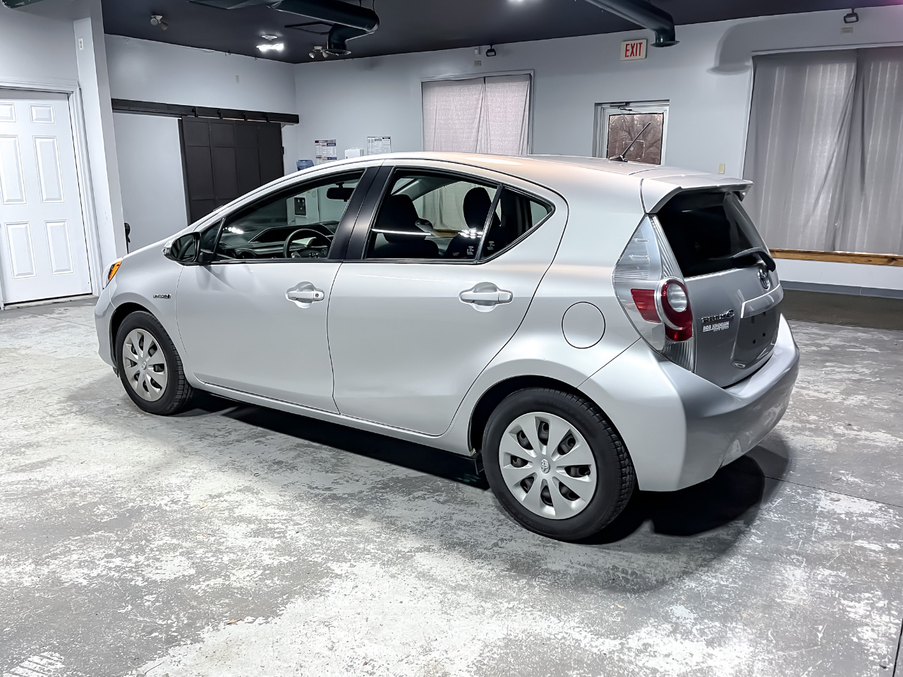 Toyota Prius c 5dr HB Three (Natl) 2012