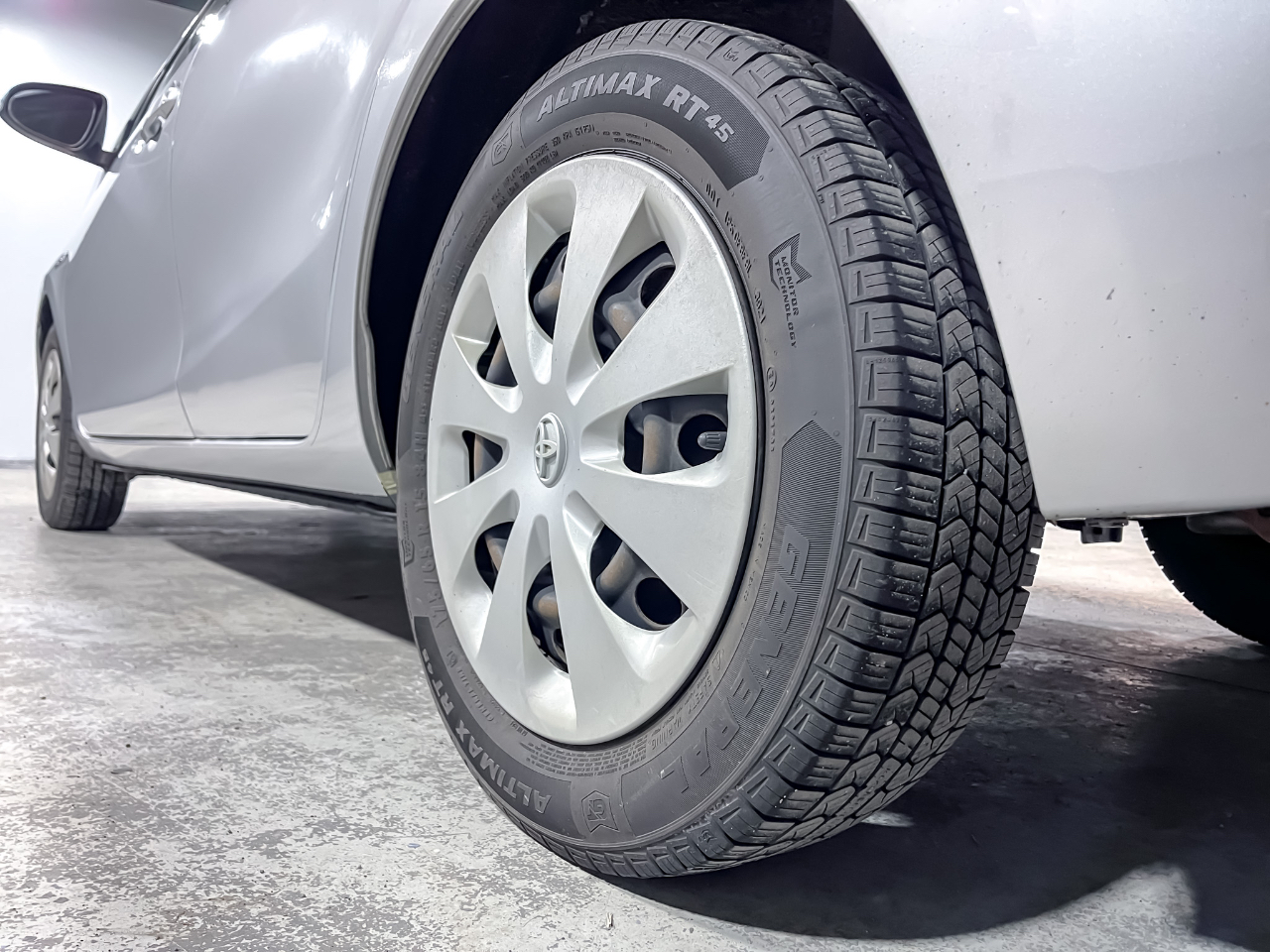 Toyota Prius c 5dr HB Three (Natl) 2012