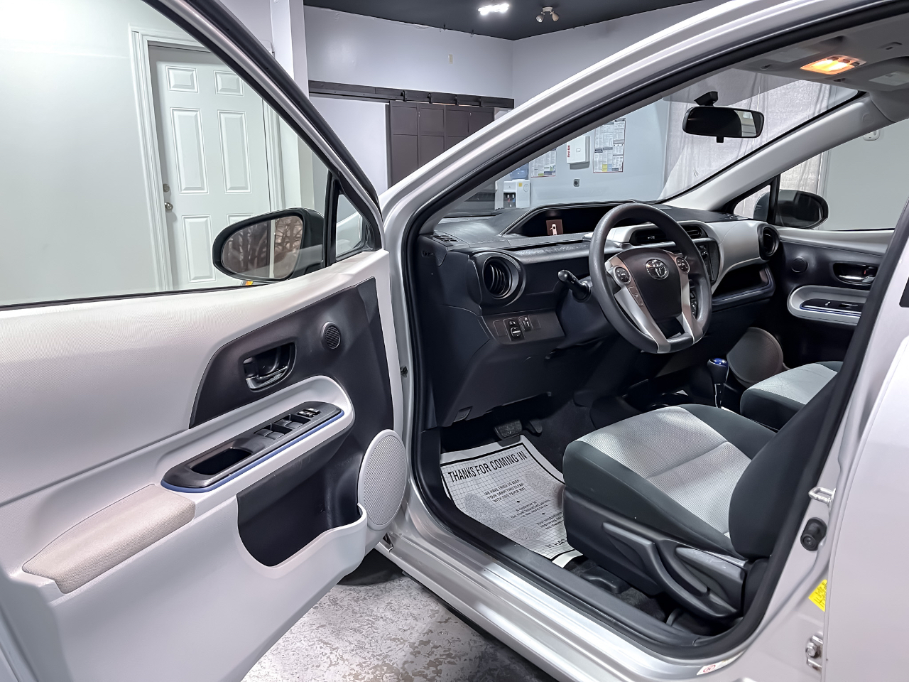 Toyota Prius c 5dr HB Three (Natl) 2012