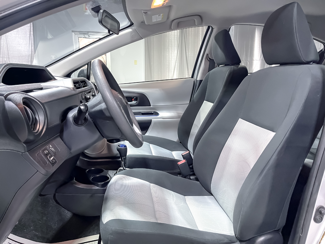 Toyota Prius c 5dr HB Three (Natl) 2012