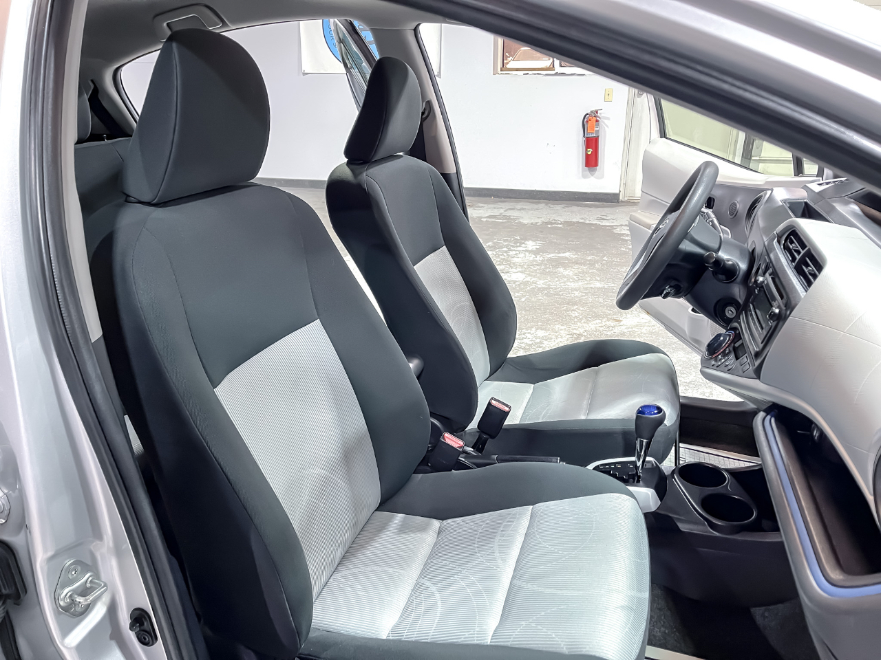 Toyota Prius c 5dr HB Three (Natl) 2012