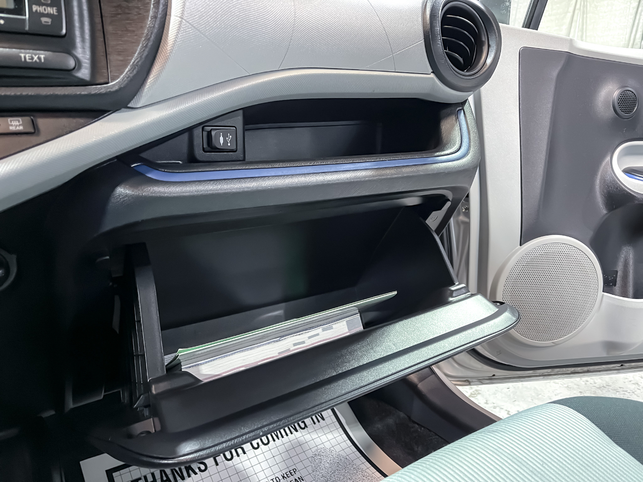 Toyota Prius c 5dr HB Three (Natl) 2012