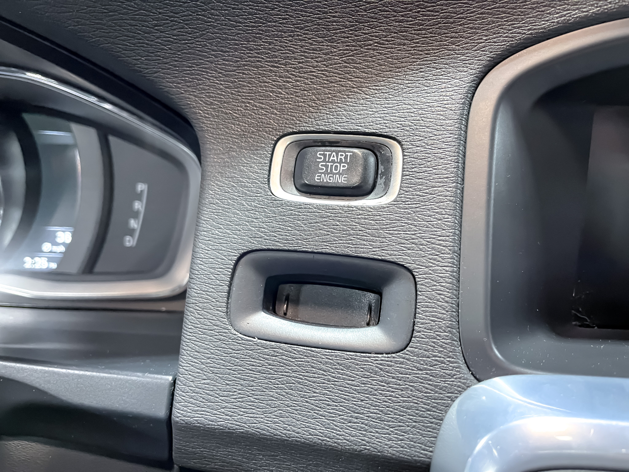 Volvo S60 4dr Sdn T5 Premier AWD 2016