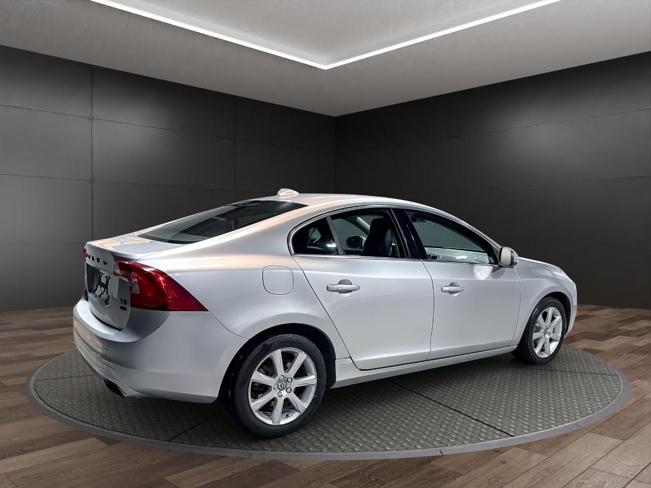 Volvo S60 4dr Sdn T5 Premier AWD 2016