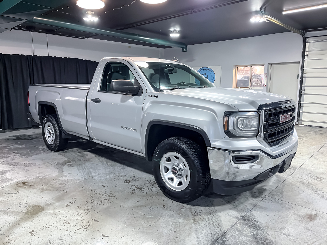 GMC Sierra 1500 4WD Reg Cab 133.0" 2017