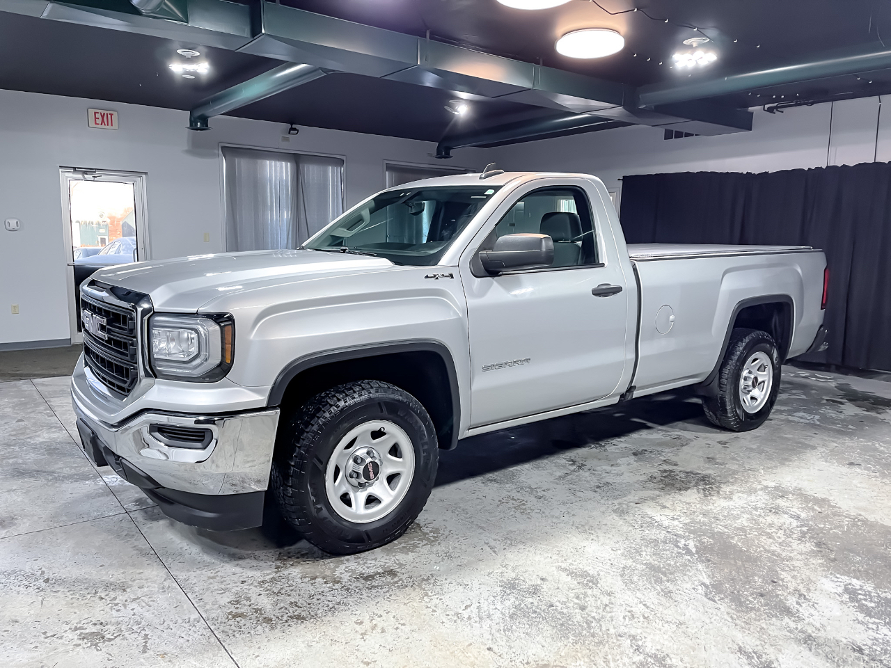 GMC Sierra 1500 4WD Reg Cab 133.0" 2017