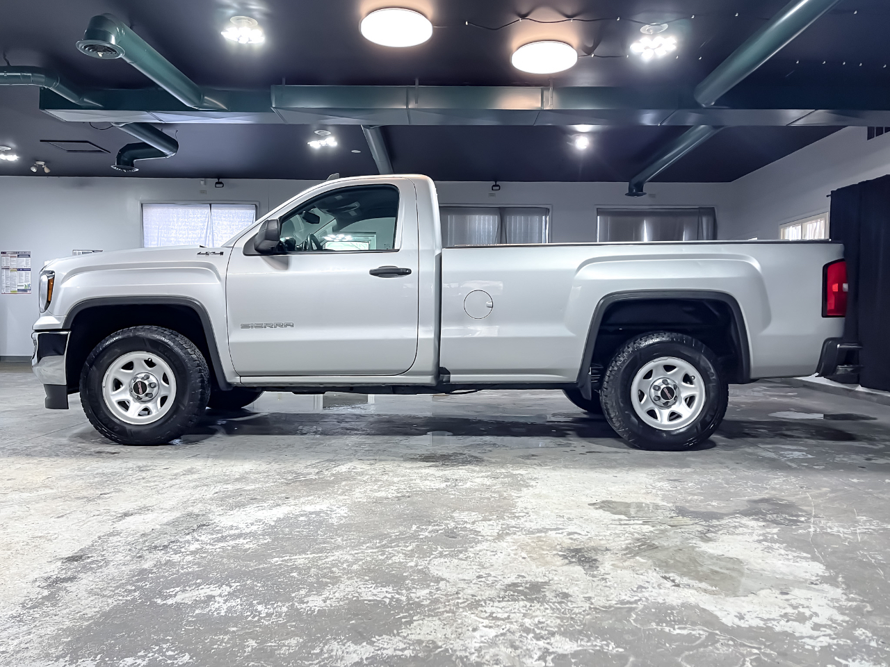 GMC Sierra 1500 4WD Reg Cab 133.0" 2017