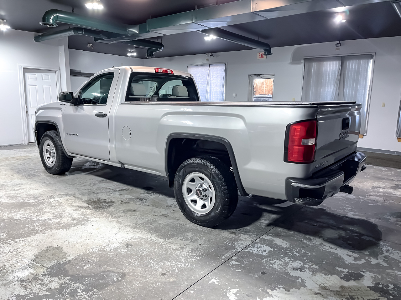 GMC Sierra 1500 4WD Reg Cab 133.0" 2017