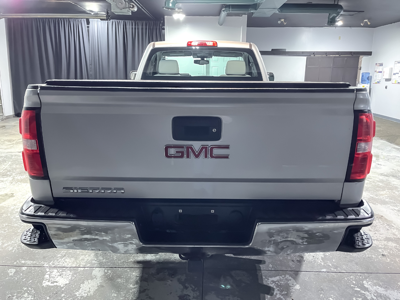 GMC Sierra 1500 4WD Reg Cab 133.0" 2017