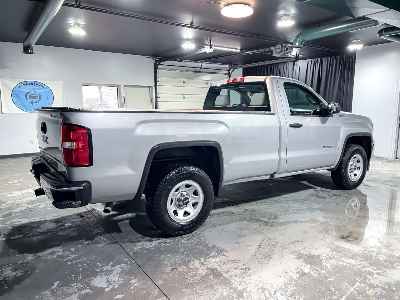 GMC Sierra 1500 4WD Reg Cab 133.0" 2017