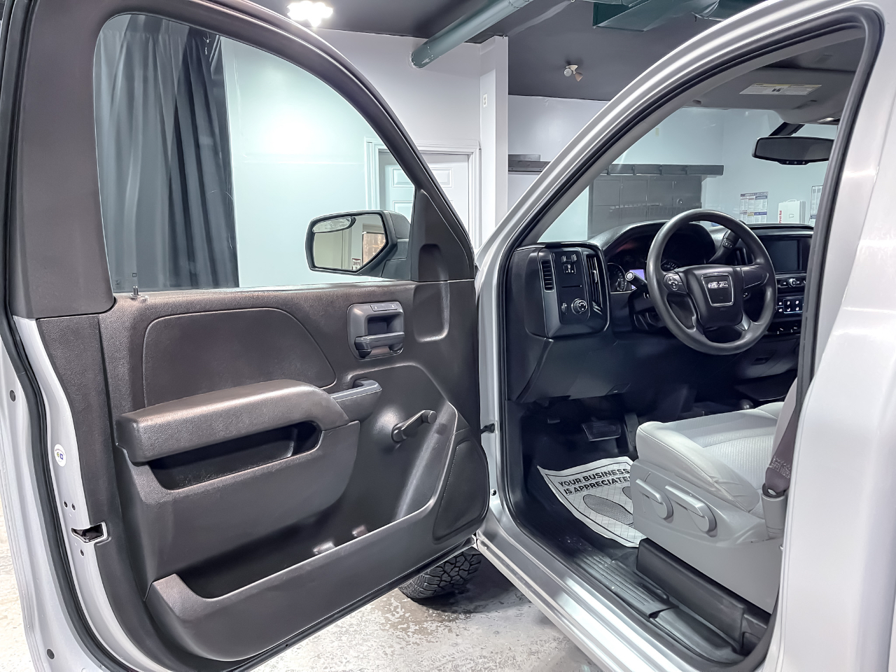 GMC Sierra 1500 4WD Reg Cab 133.0" 2017