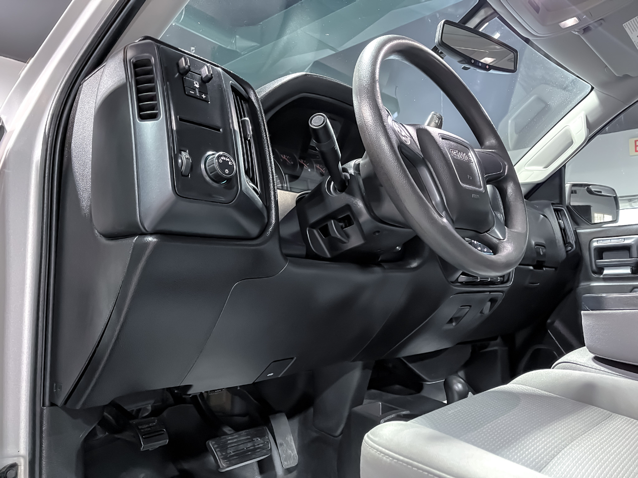 GMC Sierra 1500 4WD Reg Cab 133.0" 2017