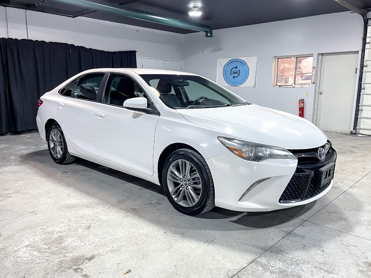 Toyota Camry 4dr Sdn I4 Auto XLE (Natl) 2015