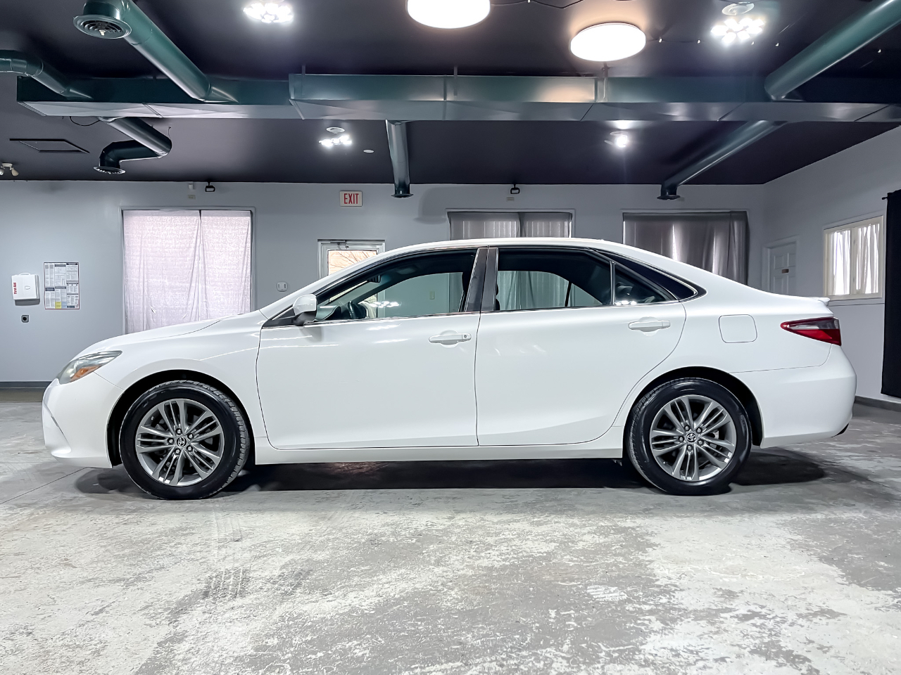Toyota Camry 4dr Sdn I4 Auto XLE (Natl) 2015