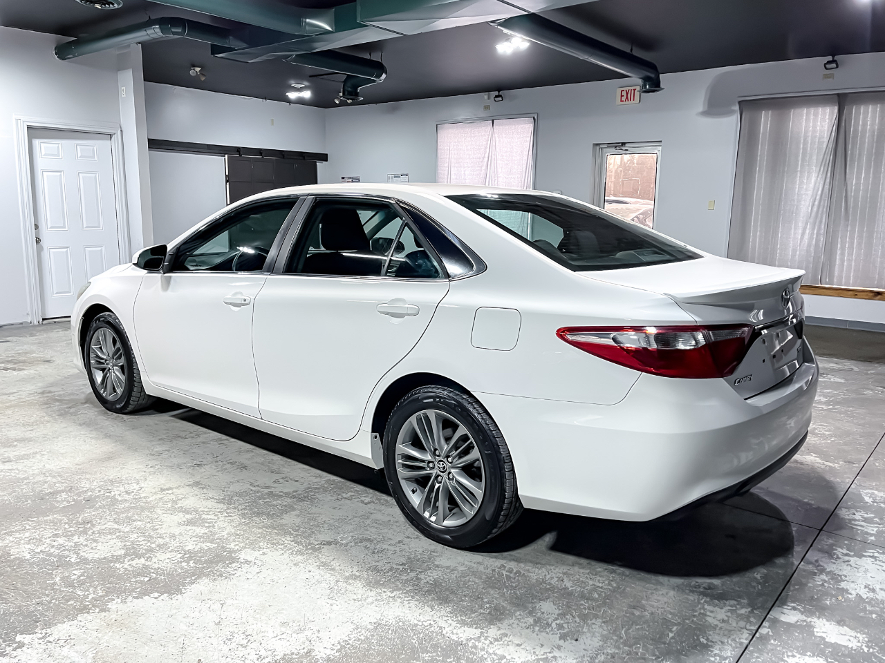 Toyota Camry 4dr Sdn I4 Auto XLE (Natl) 2015