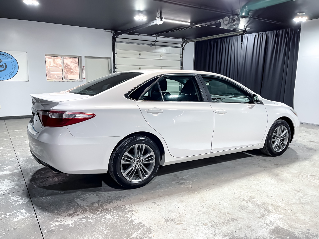 Toyota Camry 4dr Sdn I4 Auto XLE (Natl) 2015