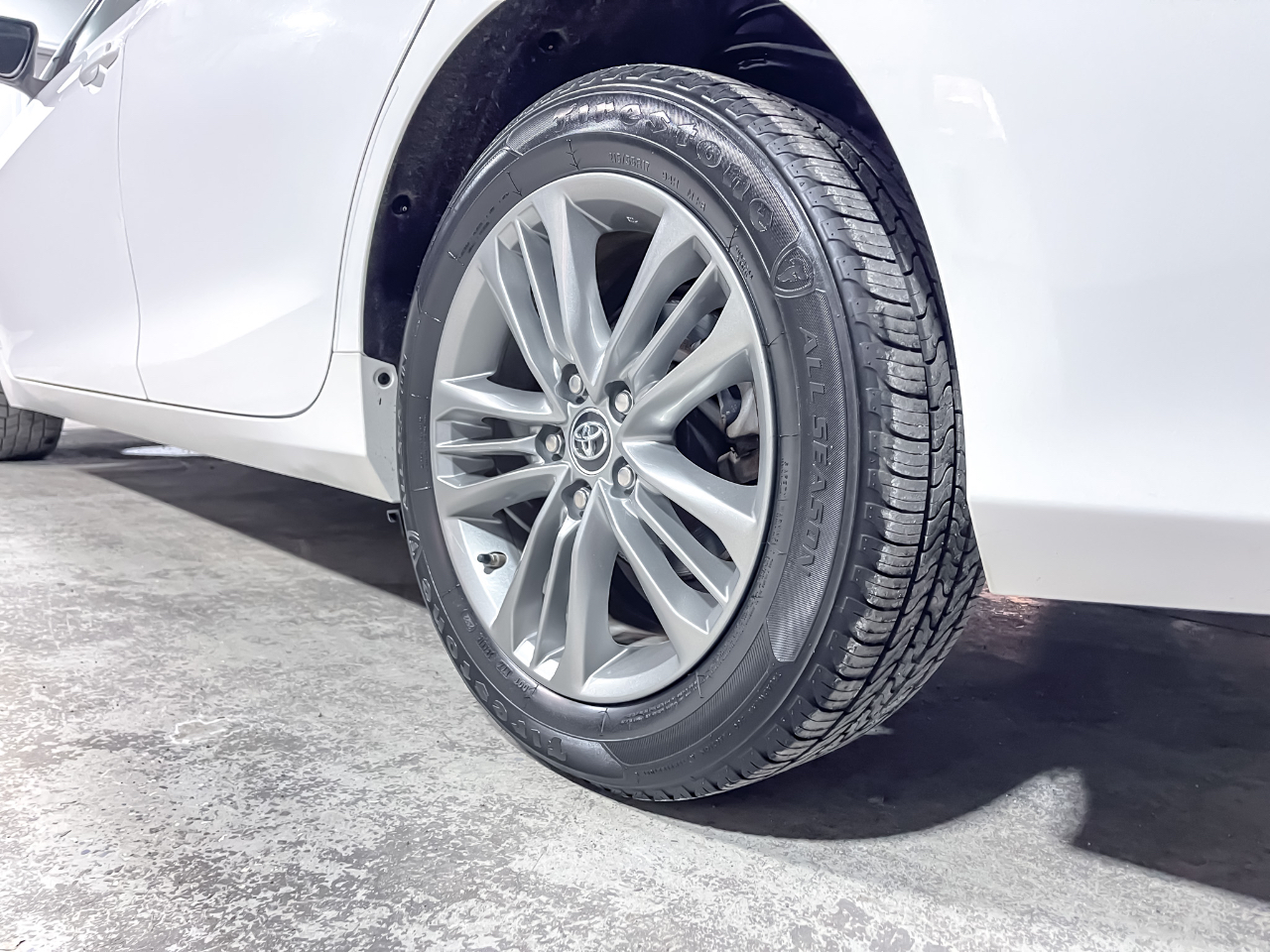 Toyota Camry 4dr Sdn I4 Auto XLE (Natl) 2015