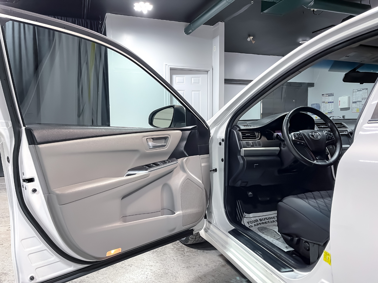 Toyota Camry 4dr Sdn I4 Auto XLE (Natl) 2015