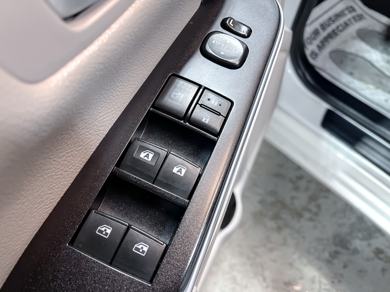 Toyota Camry 4dr Sdn I4 Auto XLE (Natl) 2015