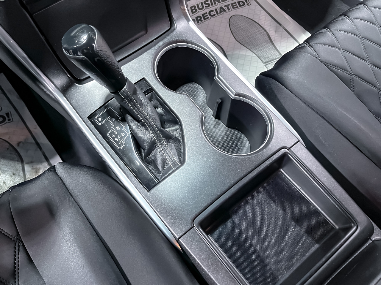 Toyota Camry 4dr Sdn I4 Auto XLE (Natl) 2015