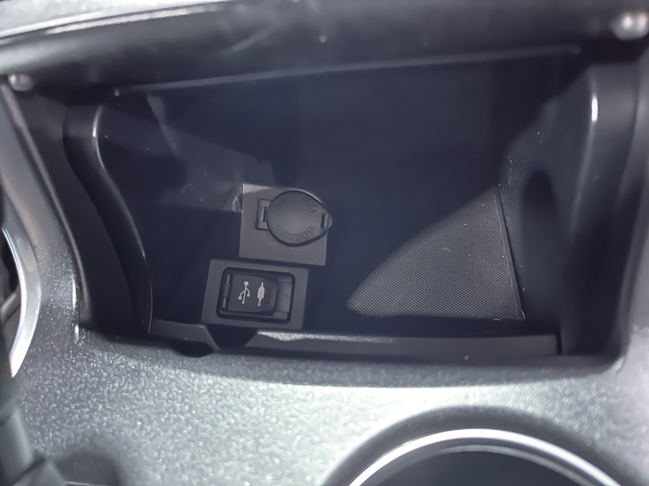 Toyota Camry 4dr Sdn I4 Auto XLE (Natl) 2015