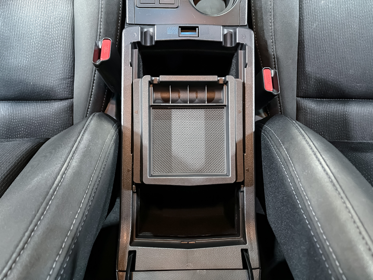 Subaru Legacy 4dr Sdn 2.5i Premium PZEV 2016