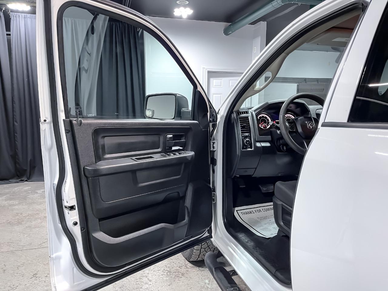 RAM 1500 Classic Express 4x4 Quad Cab 6'4" Box 2019