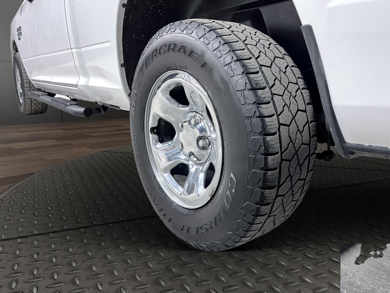 RAM 1500 Classic Express 4x4 Quad Cab 6'4" Box 2019