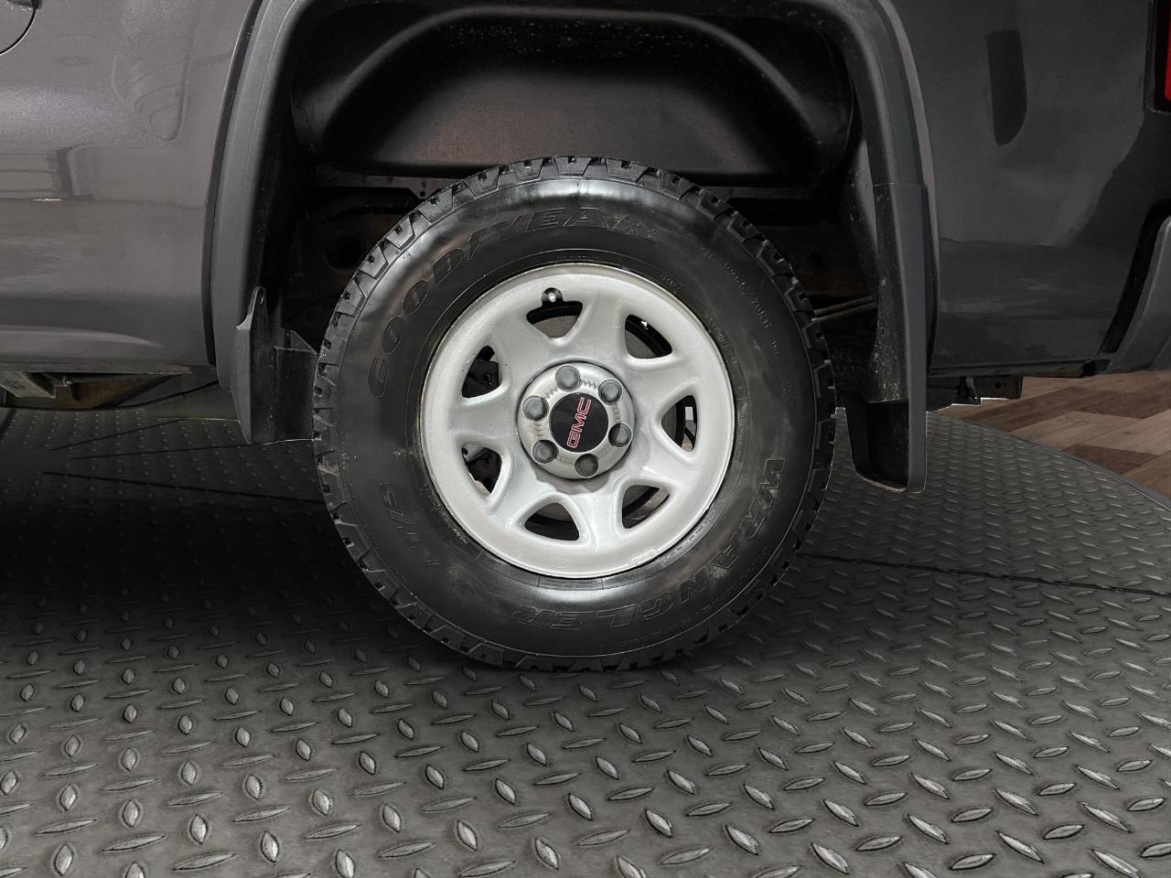 GMC Sierra 1500 4WD Crew Cab 153.0" 2014