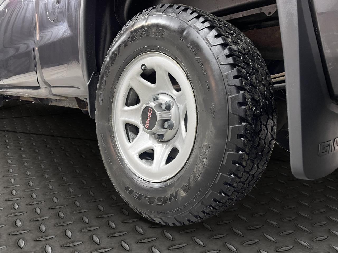 GMC Sierra 1500 4WD Crew Cab 153.0" 2014