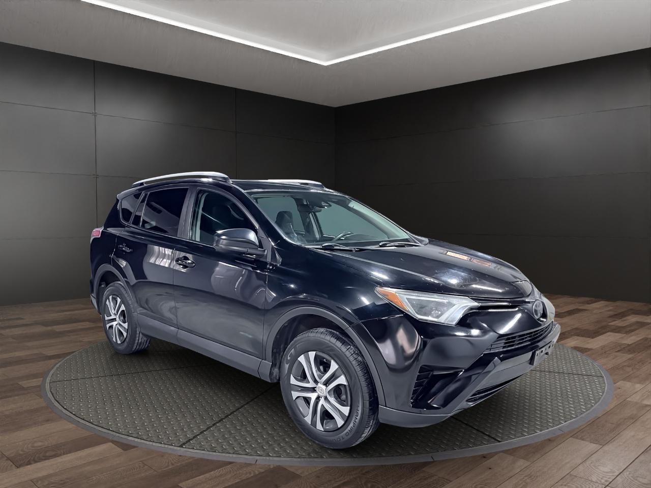 Toyota RAV4 LE AWD (Natl) 2017