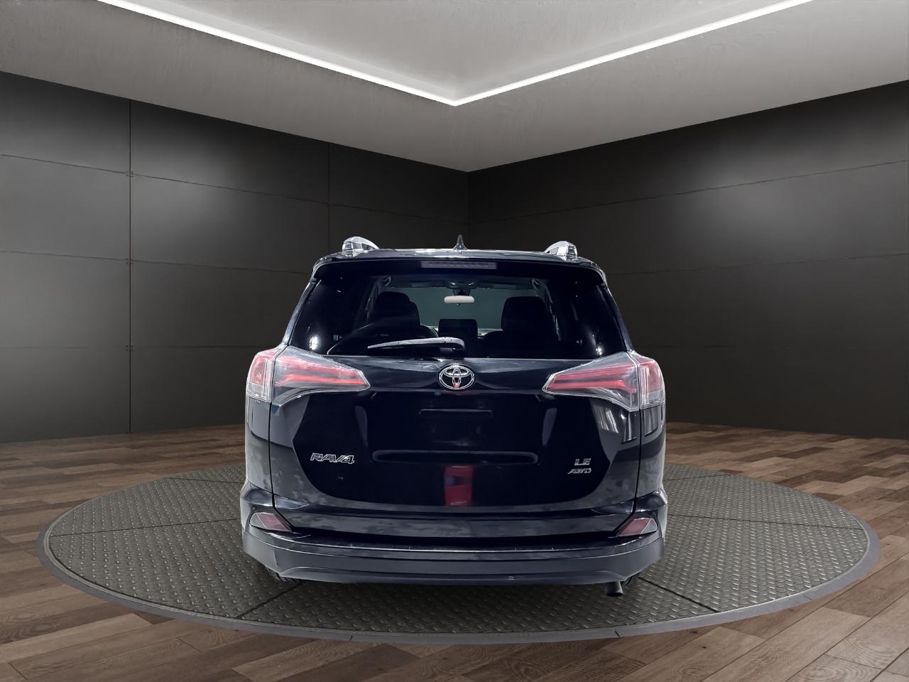 Toyota RAV4 LE AWD (Natl) 2017