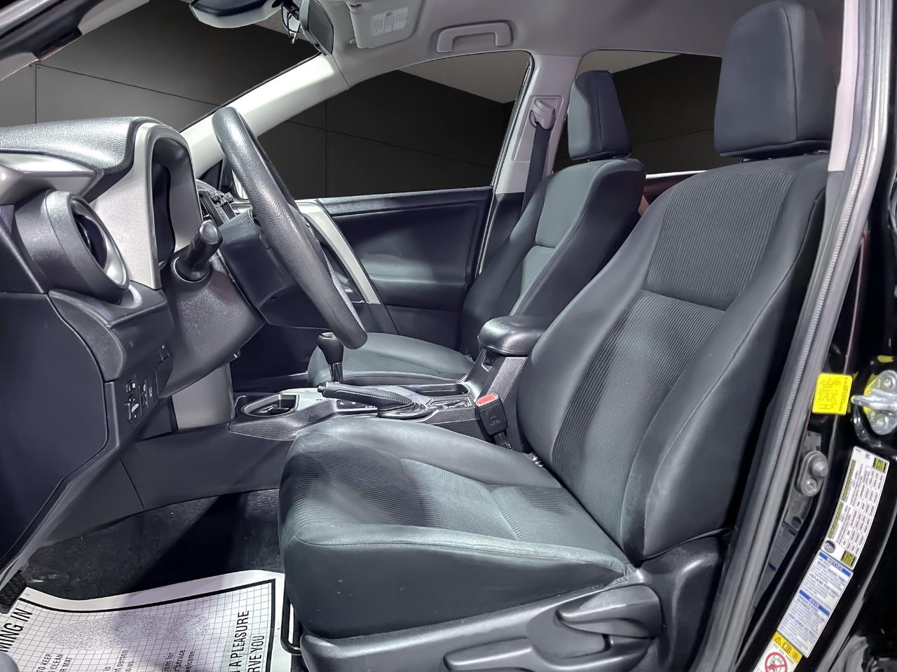 Toyota RAV4 LE AWD (Natl) 2017