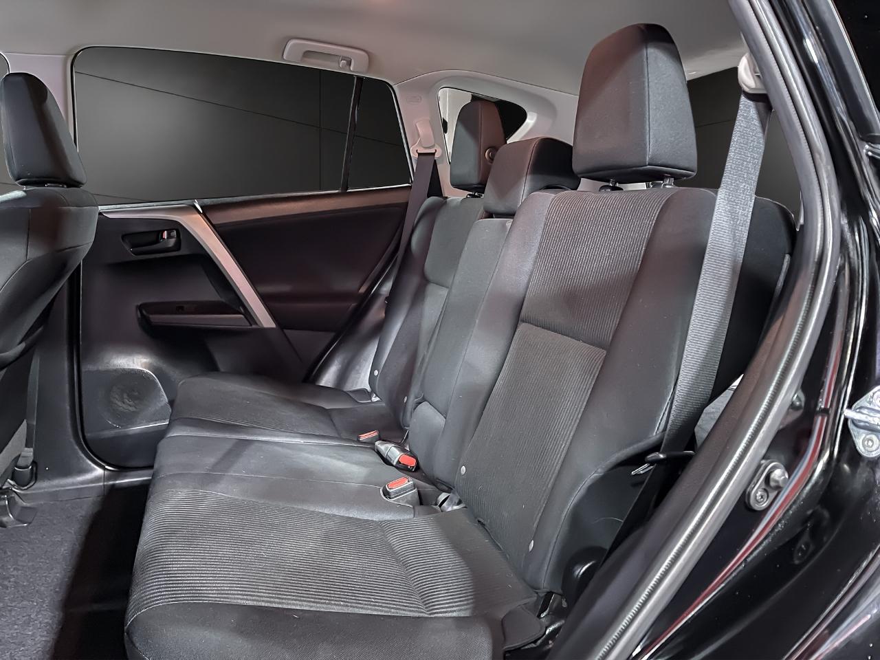 Toyota RAV4 LE AWD (Natl) 2017