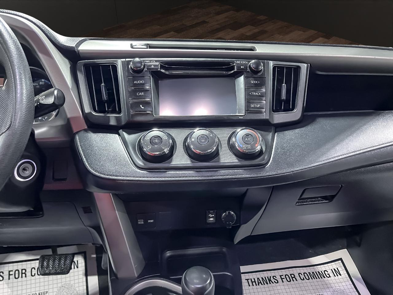 Toyota RAV4 LE AWD (Natl) 2017