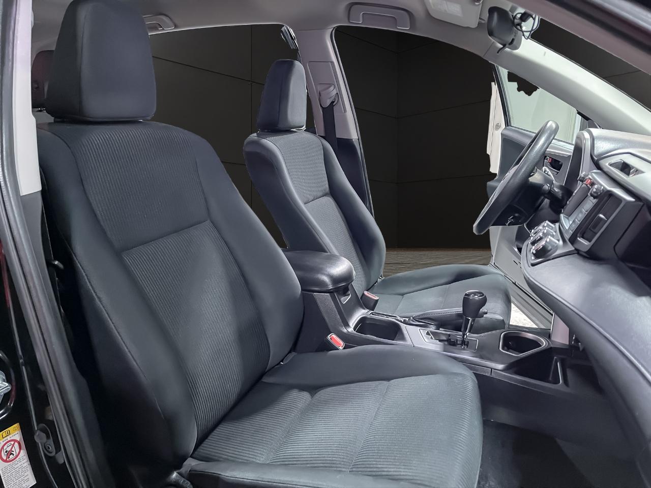 Toyota RAV4 LE AWD (Natl) 2017