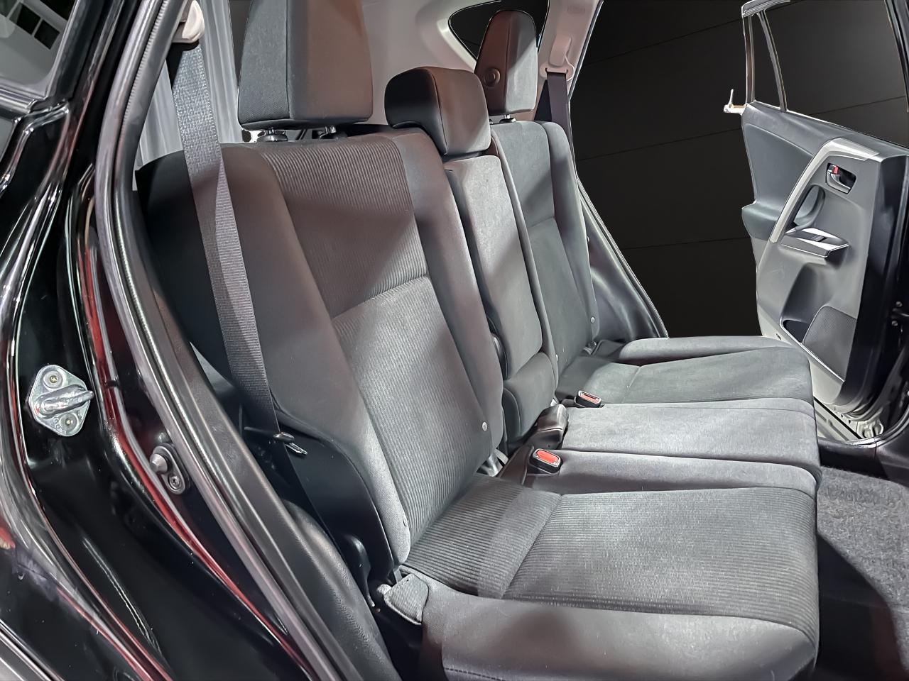 Toyota RAV4 LE AWD (Natl) 2017